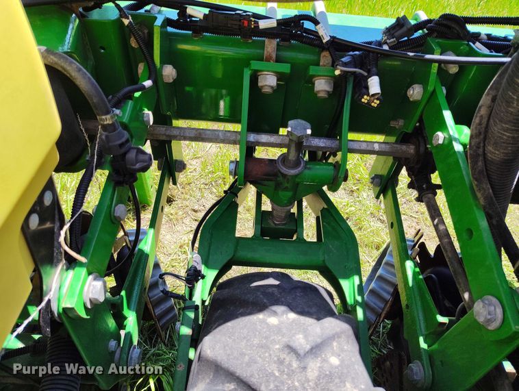image for item DP4960 2015 John Deere 1725 planter