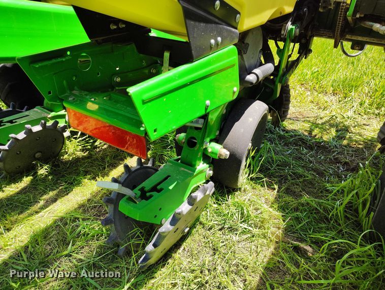 image for item DP4960 2015 John Deere 1725 planter