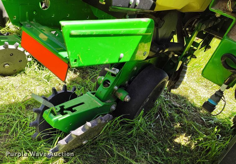 image for item DP4960 2015 John Deere 1725 planter