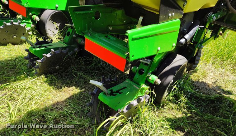 image for item DP4960 2015 John Deere 1725 planter