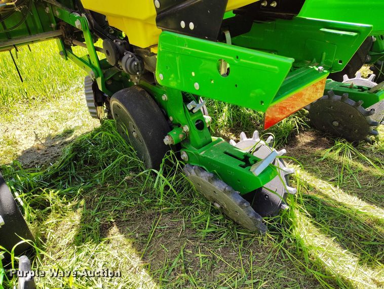 image for item DP4960 2015 John Deere 1725 planter