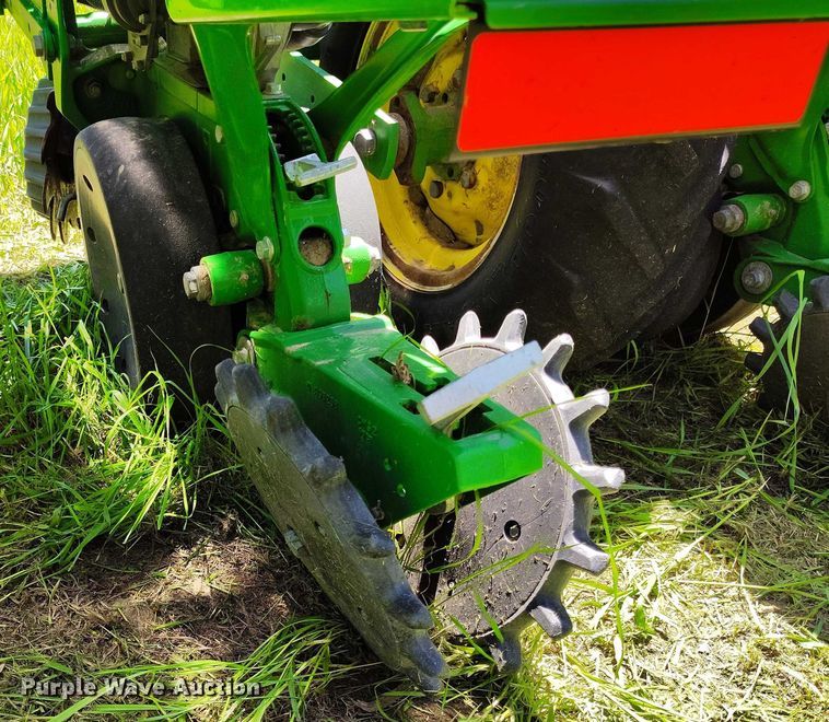 image for item DP4960 2015 John Deere 1725 planter
