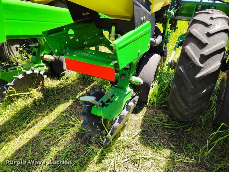 image for item DP4960 2015 John Deere 1725 planter