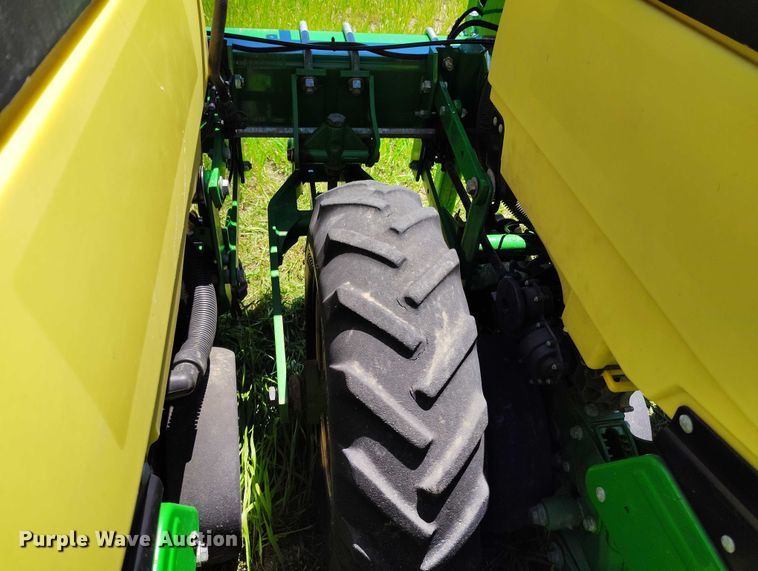 image for item DP4960 2015 John Deere 1725 planter