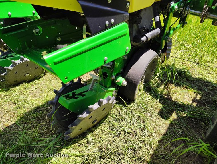 image for item DP4960 2015 John Deere 1725 planter