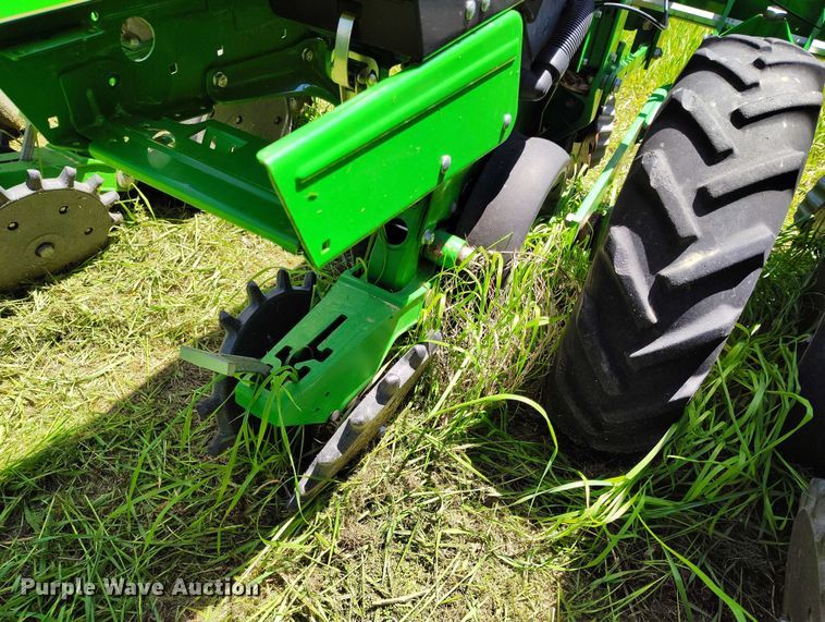 image for item DP4960 2015 John Deere 1725 planter