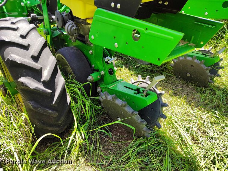 image for item DP4960 2015 John Deere 1725 planter