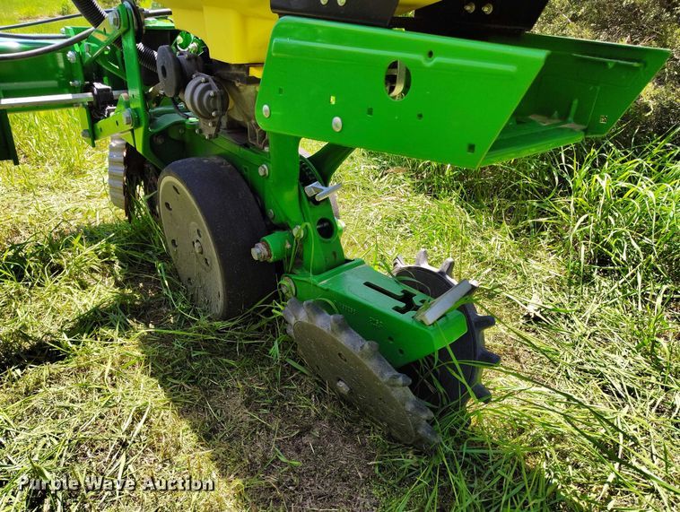 image for item DP4960 2015 John Deere 1725 planter