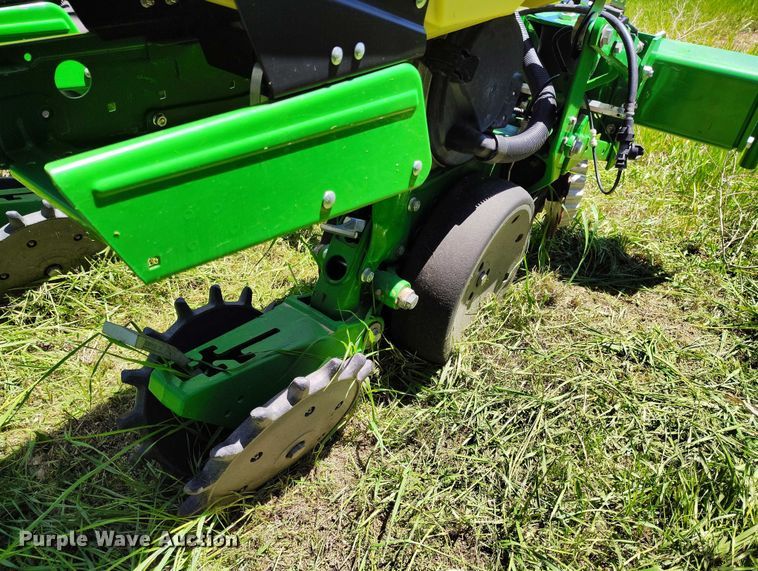 image for item DP4960 2015 John Deere 1725 planter