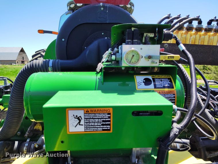 image for item DP4960 2015 John Deere 1725 planter