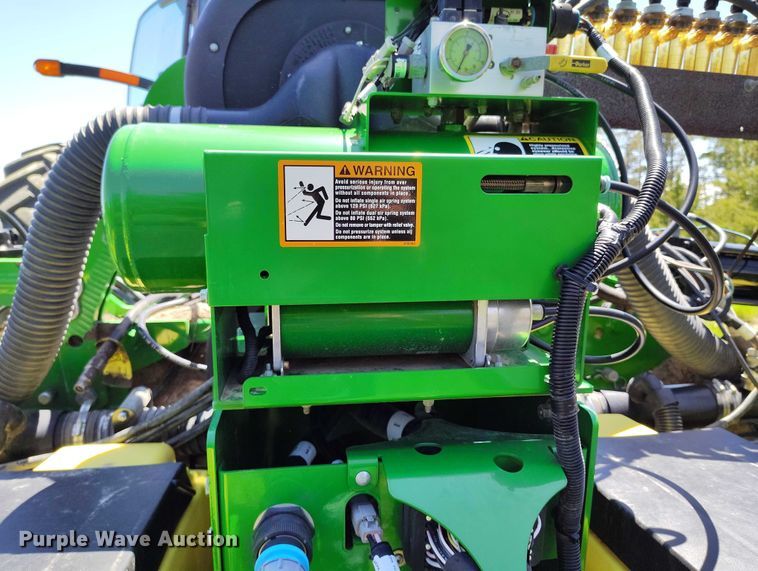 image for item DP4960 2015 John Deere 1725 planter