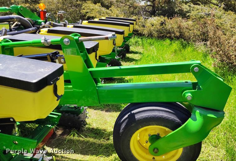 image for item DP4960 2015 John Deere 1725 planter