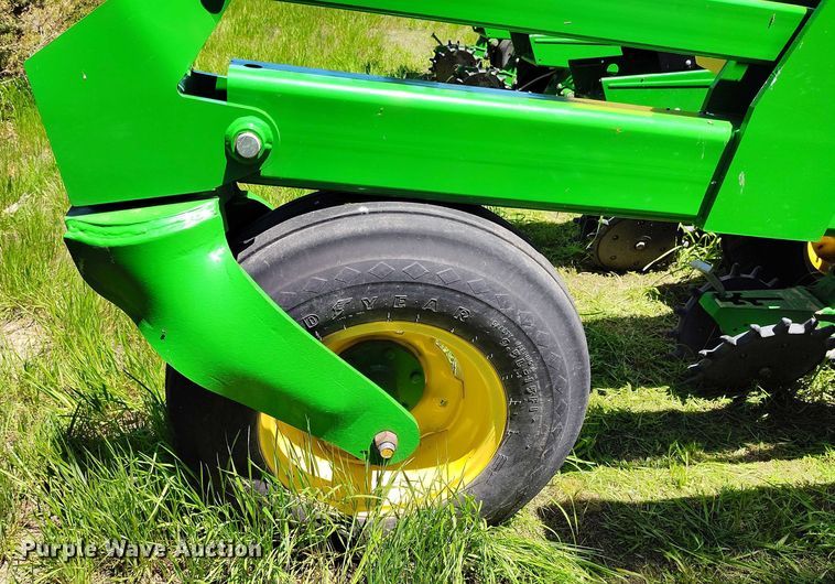image for item DP4960 2015 John Deere 1725 planter