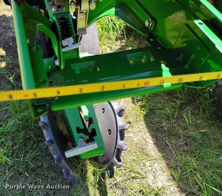 image for item DP4960 2015 John Deere 1725 planter