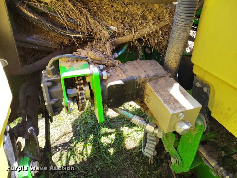 image for item DP4960 2015 John Deere 1725 planter