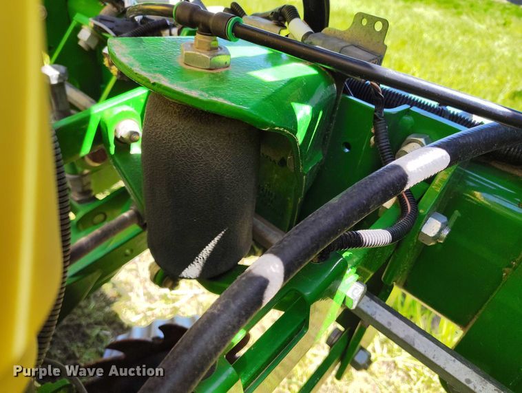 image for item DP4960 2015 John Deere 1725 planter