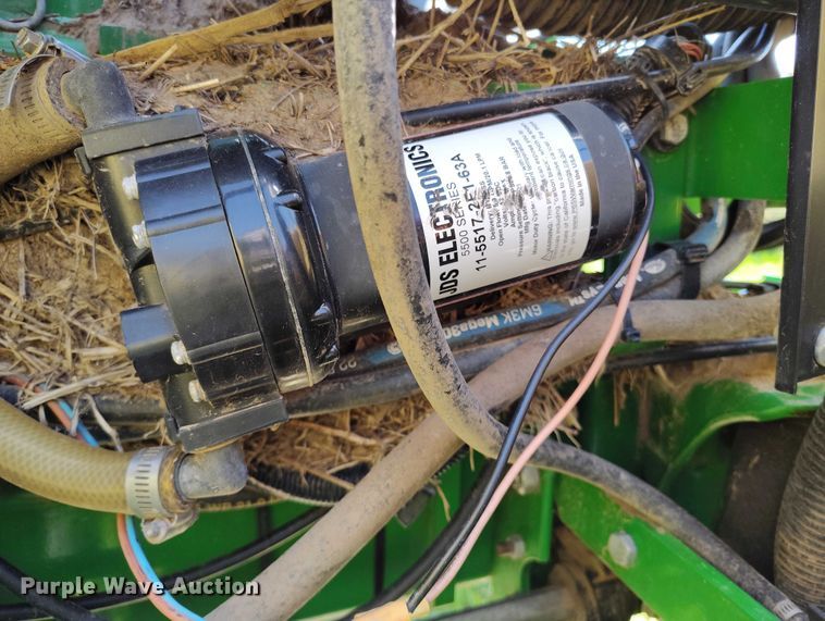 image for item DP4960 2015 John Deere 1725 planter