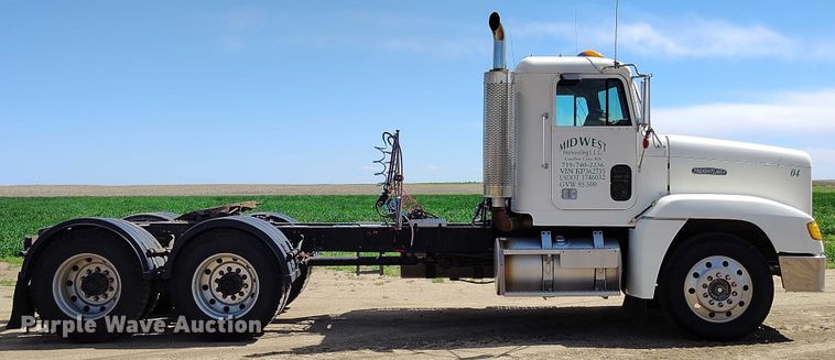 image for item DP4963 1989 Freightliner FLD semi truck