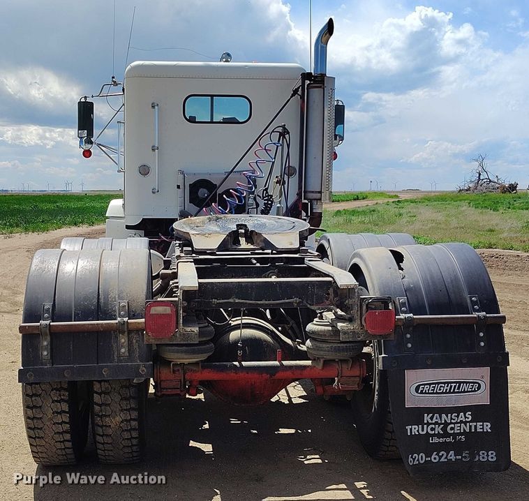 image for item DP4963 1989 Freightliner FLD semi truck