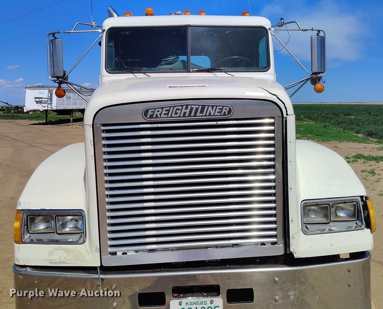 image for item DP4963 1989 Freightliner FLD semi truck