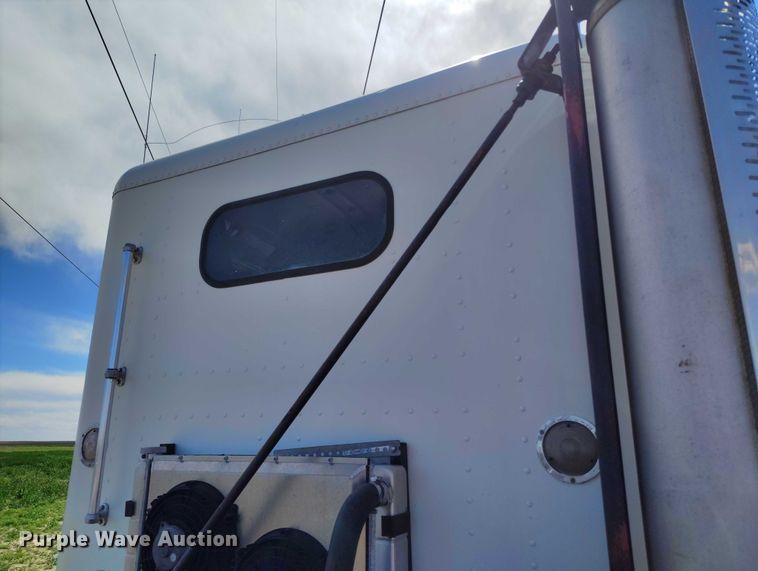 image for item DP4963 1989 Freightliner FLD semi truck