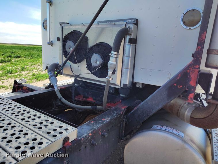 image for item DP4963 1989 Freightliner FLD semi truck