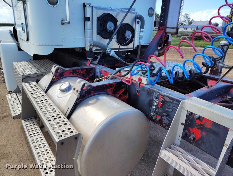 image for item DP4963 1989 Freightliner FLD semi truck