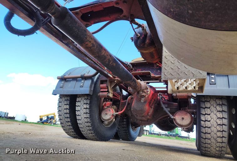 image for item DP4963 1989 Freightliner FLD semi truck