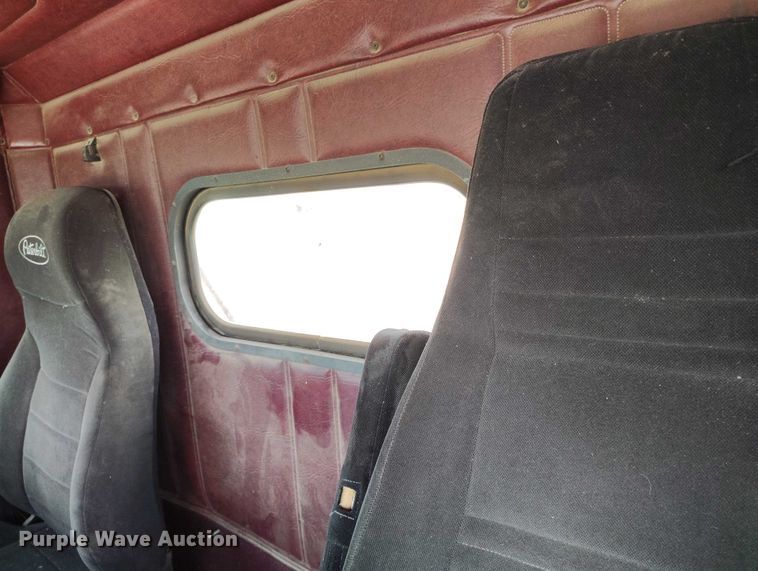 image for item DP4963 1989 Freightliner FLD semi truck