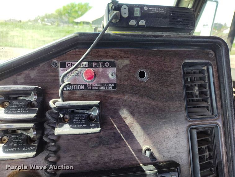 image for item DP4963 1989 Freightliner FLD semi truck