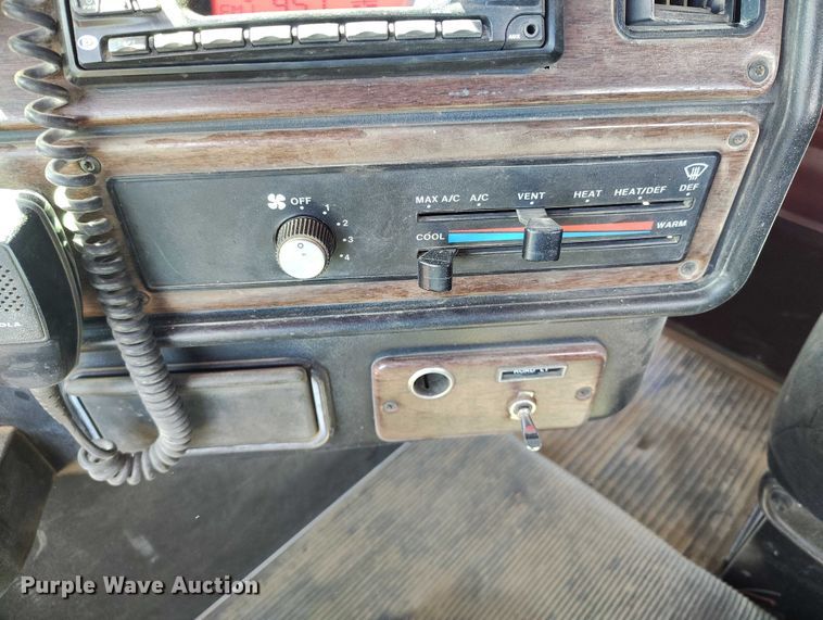 image for item DP4963 1989 Freightliner FLD semi truck