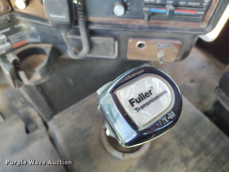 image for item DP4963 1989 Freightliner FLD semi truck