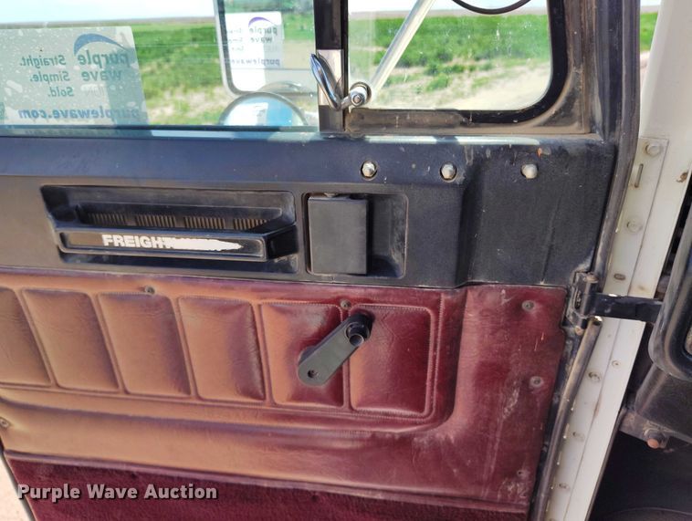 image for item DP4963 1989 Freightliner FLD semi truck