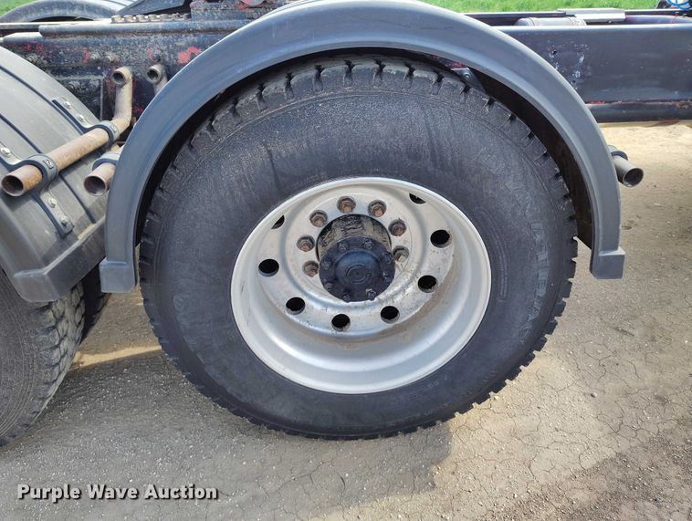 image for item DP4963 1989 Freightliner FLD semi truck