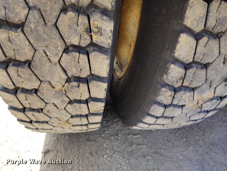 image for item DP4963 1989 Freightliner FLD semi truck