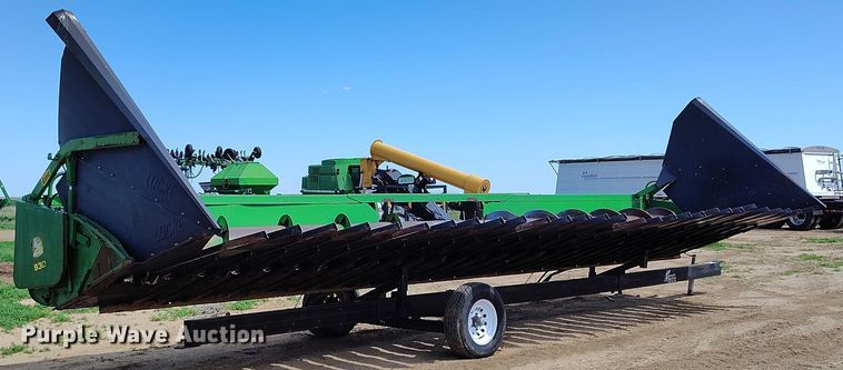 image for item DP4970 1993 John Deere 930 rigid head