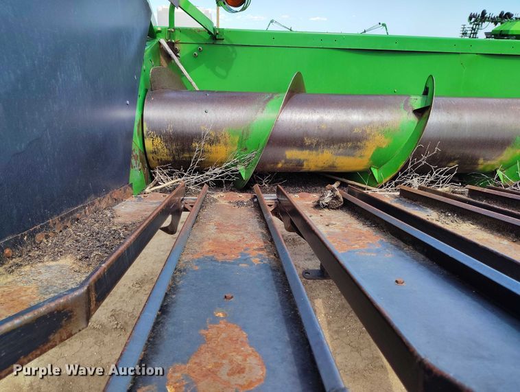 image for item DP4970 1993 John Deere 930 rigid head