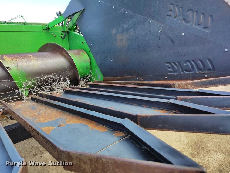 image for item DP4970 1993 John Deere 930 rigid head