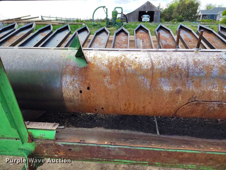 image for item DP4970 1993 John Deere 930 rigid head