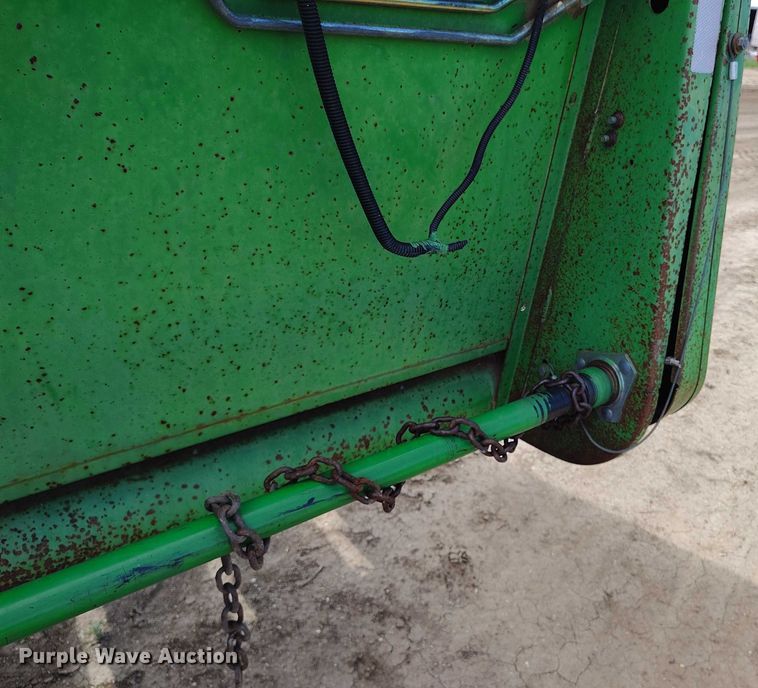 image for item DP4970 1993 John Deere 930 rigid head