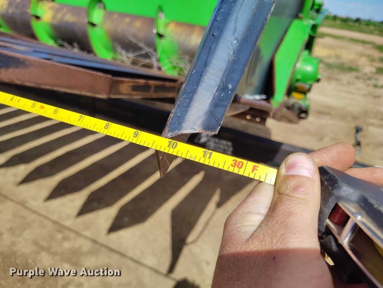 image for item DP4970 1993 John Deere 930 rigid head