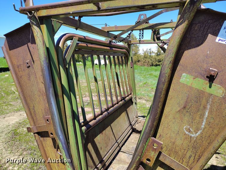 image for item DP4972 Powder River  squeeze chute