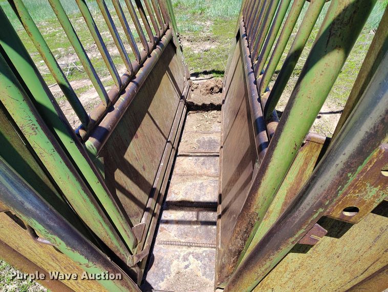 image for item DP4972 Powder River  squeeze chute