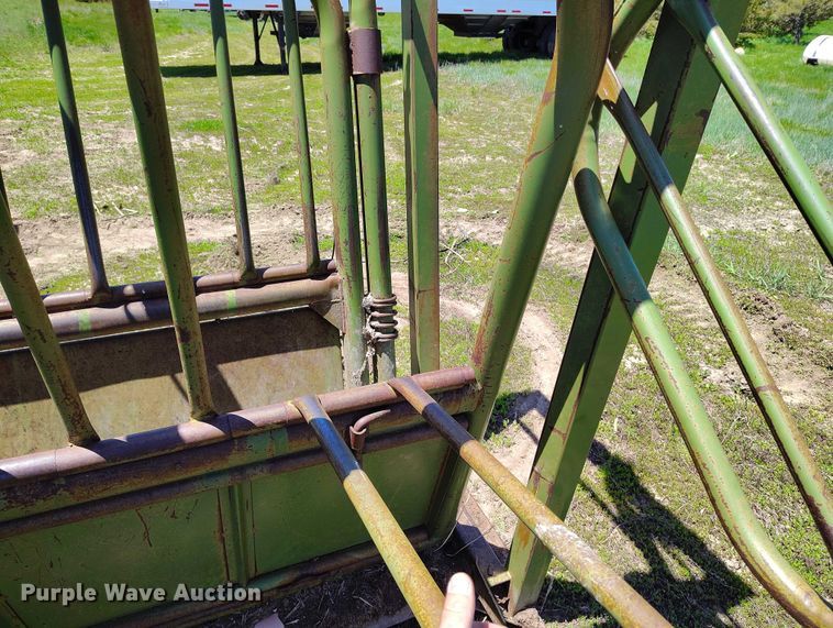 image for item DP4972 Powder River  squeeze chute