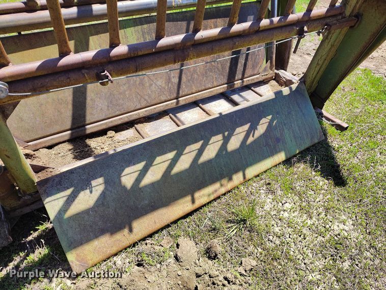 image for item DP4972 Powder River  squeeze chute