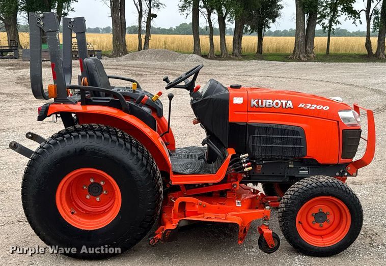 image for item DU9151 2008 Kubota B3200HSD MFWD tractor