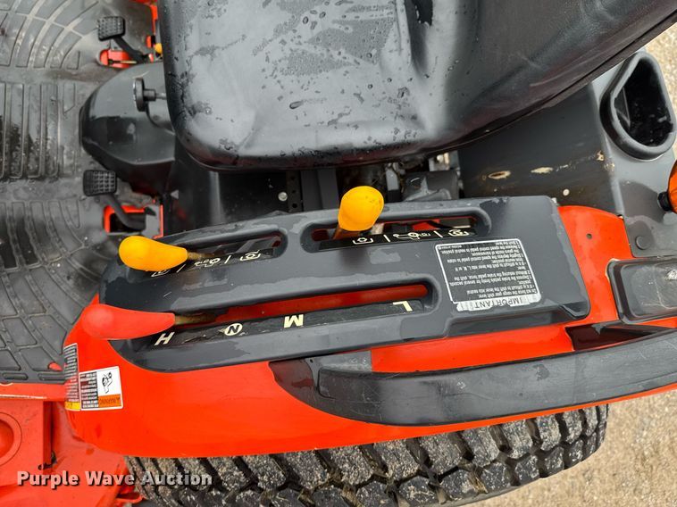 image for item DU9151 2008 Kubota B3200HSD MFWD tractor