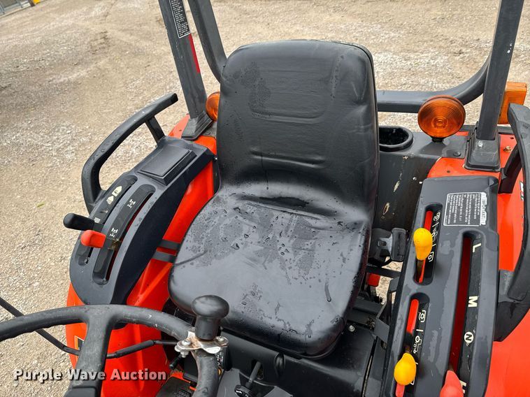 image for item DU9151 2008 Kubota B3200HSD MFWD tractor