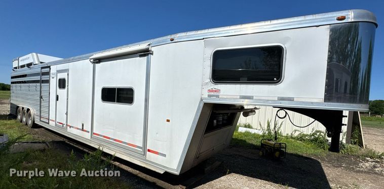 image for item DU9166 2014 Logan Coach Inc horse trailer