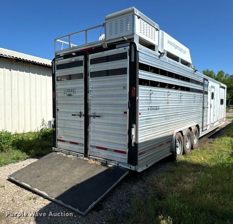image for item DU9166 2014 Logan Coach Inc horse trailer